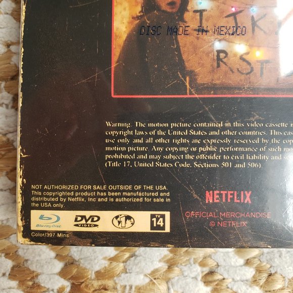 Stranger Things Season 1 Collector's Edition NEW! - Picture 7 of 10